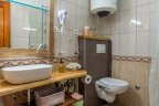1_Bathroom-close-seat