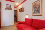 1_Sofa-entrance-door
